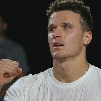 Fonseca enfrenta paredão tcheco nas quartas em Paris, duelo da nova geração