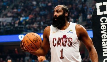 James Harden é preso por porte ilegal de armas, segundo site