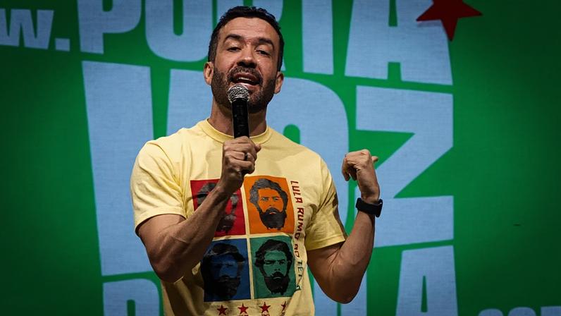 Janones orienta militância a criar versão dos fatos
