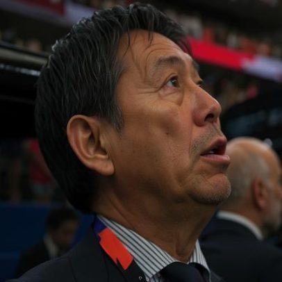Técnico japonês se emociona com hino antes de Holanda x Japão