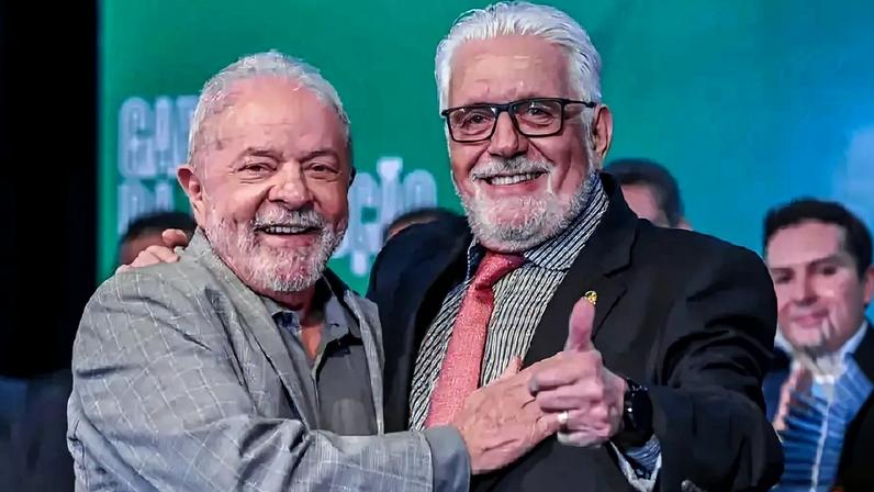 Lula e Jaques Wagner, líder do governo no Senado — (Ricardo Stuckert/PR/Divulgação)