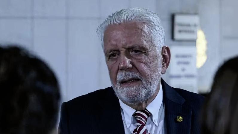 Líder do governo no Senado, Jaques Wagner (PT-BA), concede entrevista, em Brasília