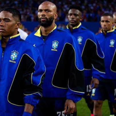 Seleção troca críticas por elogios com jaqueta usada no pré-jogo