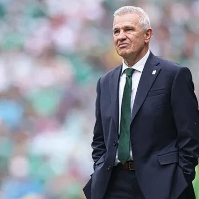 Técnico mexicano celebra vitória na estreia, mas pede melhoria