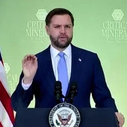 Vance afirma que EUA dialogam com Cuba e pedem mudanças na política