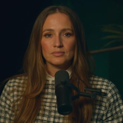 Jennifer Lopez chora ao falar de filme de Fernanda Torres: "Me curou"