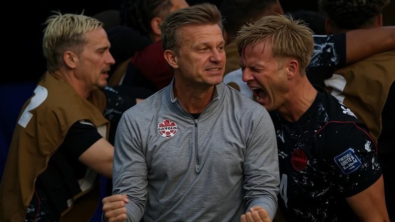 Jesse Marsch, técnico do Canadá, comemora classificação às oitavas de final da Copa do Mundo