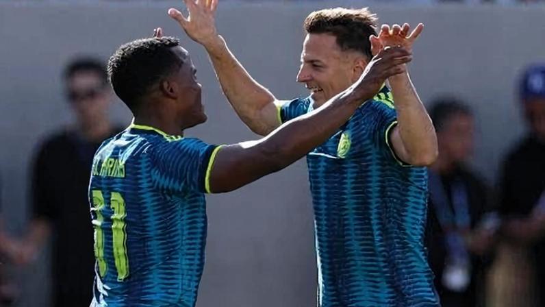 Jhon Arias, da Colômbia, comemora gol contra a Jordânia