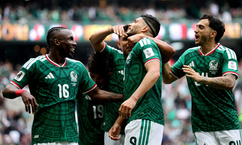 México vence África do Sul por 2 a 0 em duelo de estreia na Copa do Mundo