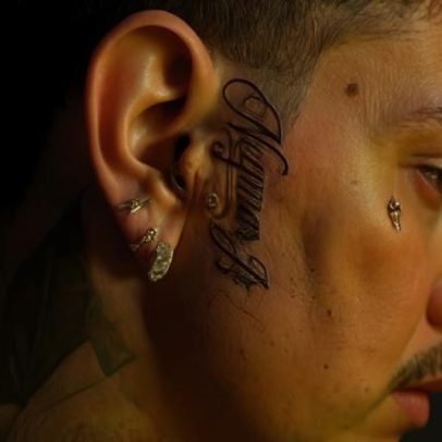 Ex-jogador tatua Neymar no rosto e promete tatuagem se o Brasil vencer a taça