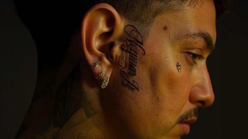 Allan Kennedy tatua nome de Neymar no rosto — Foto: Reprodução/Redes sociais