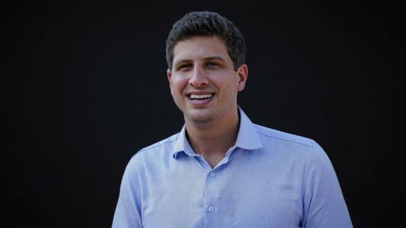 Em cenário de 1º turno, o ex-prefeito do Recife João Campos (PSB) tem 45% dos votos ante 40% de Raquel