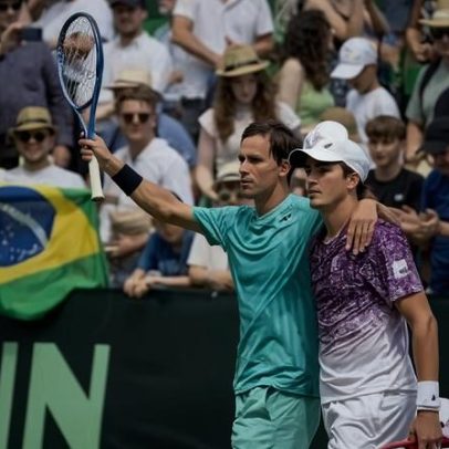 João Fonseca vence duplas e disputa título no ATP 500 de Halle