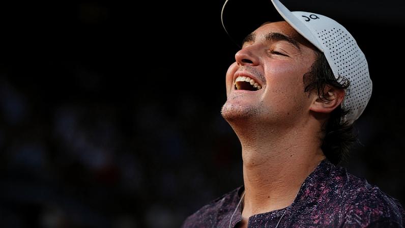 João Fonseca vibra com ponto em partida contra Casper Ruud em Roland Garros