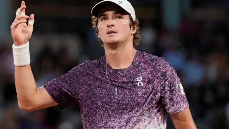 João Fonseca é eliminado no Roland Garros e recebe R$ 2,7 milhões