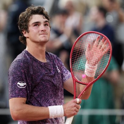 João Fonseca encara Jakub Mensik em Roland Garros nesta terça; veja horário e onde assistir