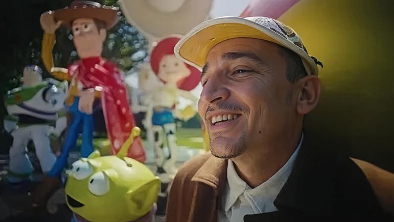 João Gomes regrava "Amigo Estou Aqui" para "Toy Story 5"