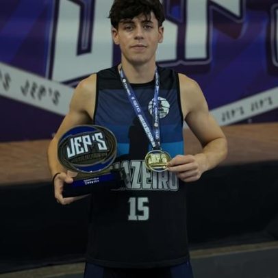 Atleta morto em acidente prometeu levar medalha para namorada