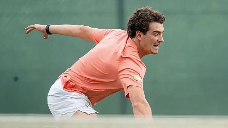 João Fonseca em treino antes do início do ATP 500 de Halle, na Alemanha