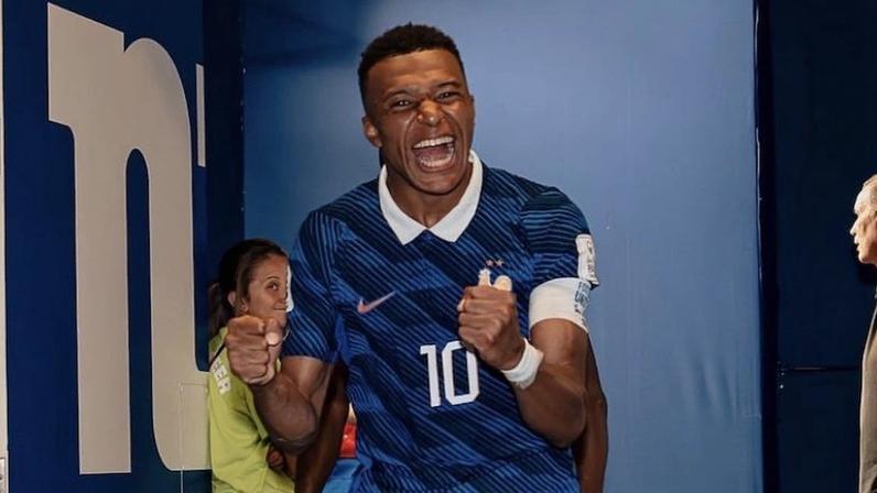 A Copa segue produzindo mais notícias do que gols, diz o articulista; na imagem, comemoração da equipe francesa no jogo contra o Senegal