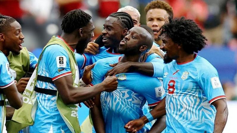 Jogadores da RD Congo comemoram gol marcado contra Portugal na Copa do Mundo