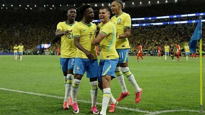 Jogadores da seleção brasileira comemoram gol em amistoso contra o Panamá no Maracanã