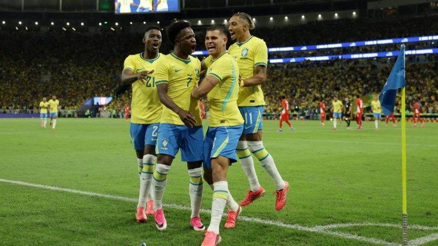 Jogadores da seleção brasileira comemoram gol em amistoso contra o Panamá, no Maracanã