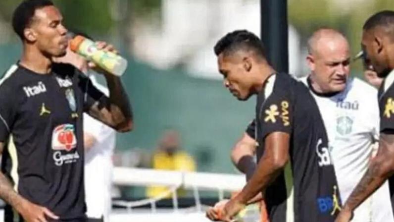 Jogadores da Seleção Brasileira descansam em treino nos EUA