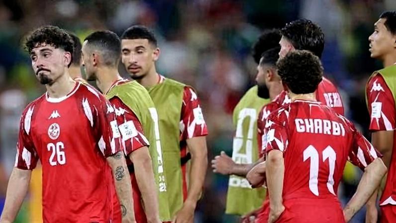 Jogadores da Tunísia após goleada sofrida para a Suécia na Copa do Mundo