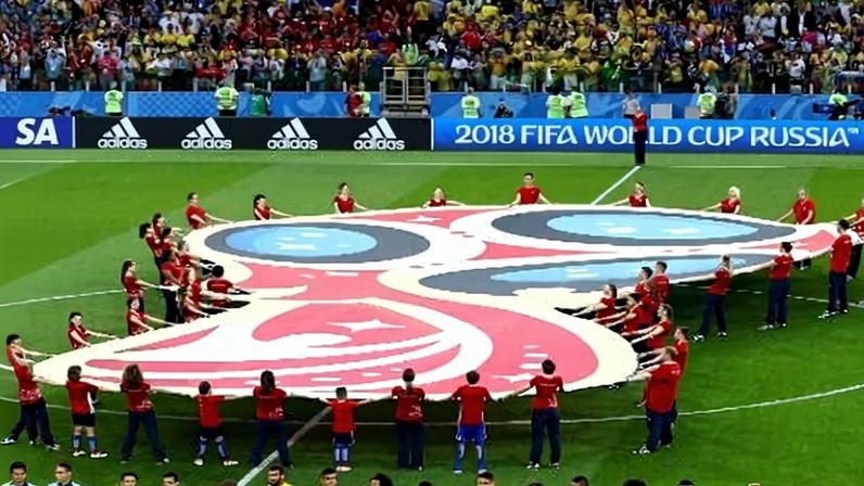 Foto de arquivo - Jogadores de Sérvia e Brasil se perfilam para o toque do hino nacional, em 2018