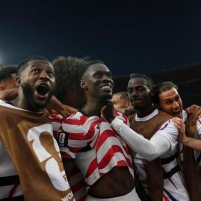 EUA derrotam time paraguaio em jogo marcado por participação argentina