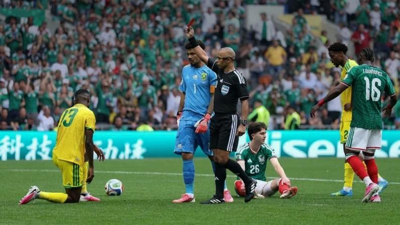 Novas regras mudam como o árbitro conduz o jogo