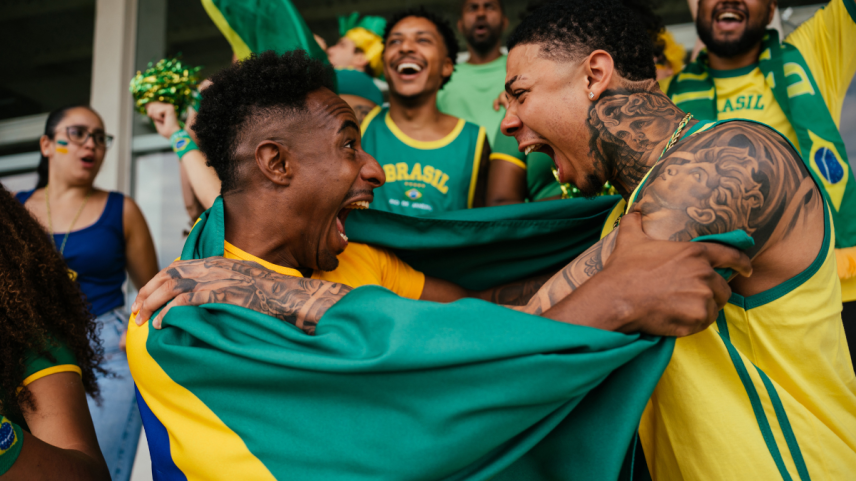 Trabalhadores podem folgar ou sair mais cedo durante jogos do Brasil na Copa
