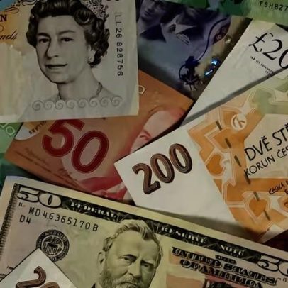 Libra avança após renúncia de Starmer; dólar permanece estável com EUA-Irã