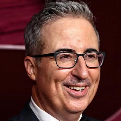 John Oliver realiza sonho de estrelar em novela e garante dois papéis convidados