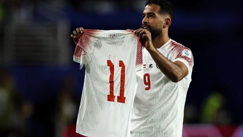 Ali Olwan na comemoração do gol marcado sobre a Áustria, em jogo da primeira rodada da Copa do Mundo • Richard Heathcote/Getty Images