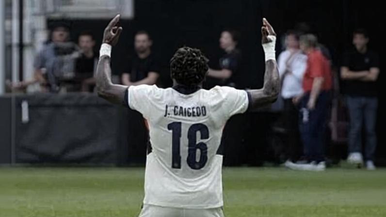 Jordy Caicedo comemora gol marcado pelo Equador em amistoso