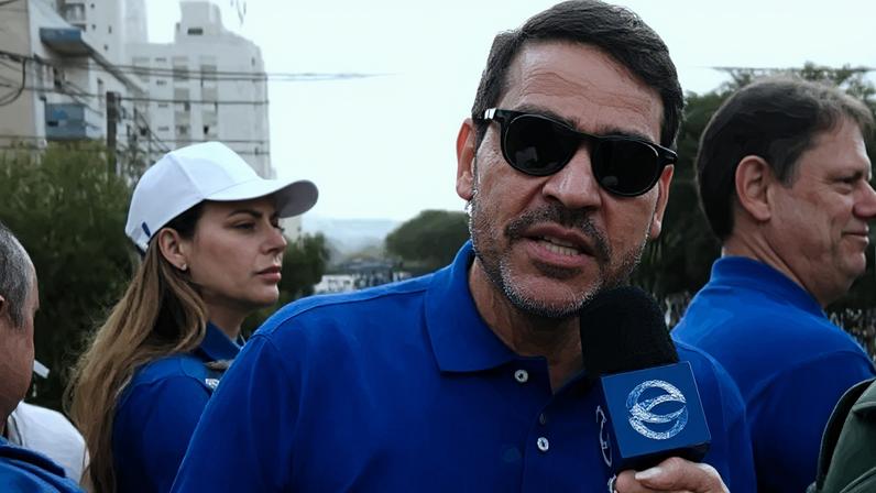 “Hoje é um dia profético. Vim aqui renovar a minha fé, a minha esperança, os meus sonhos, com Deus”, afirmou Jorge Messias durante a Marcha para Jesus 2026