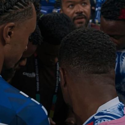 Jogadores de Cabo Verde acompanham Uruguai x Espanha pelo celular