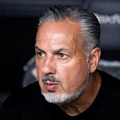 Lúcio de Castro diz que Boto não o deixa falar sobre a Copa