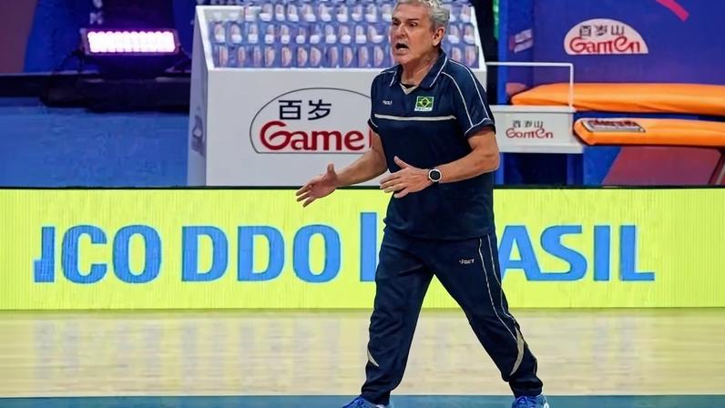 José Roberto Guimarães não comandará o Brasil contra a França pela VNL