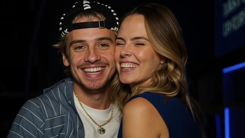 Ana Paula Renault se declara para Juliano Floss: "Sua mãe de reality"