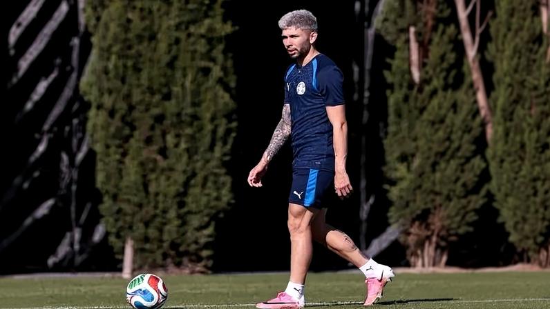 Julio Enciso, meia do Paraguai, participou de primeiro treino da seleção nos EUA