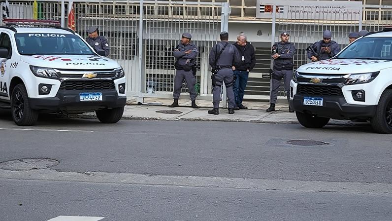 Três PMs são acusados por dois homicídios; júri ocorre no Fórum Criminal de Guarulhos
