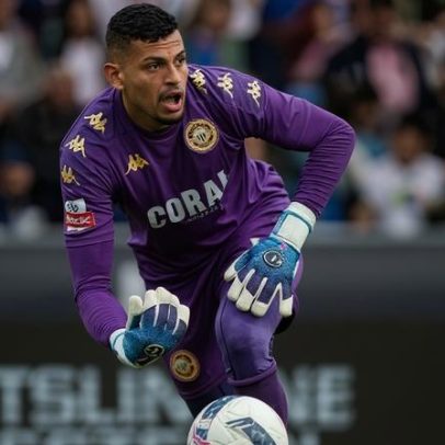 Palmeiras integra goleiro pegador de pênaltis e negocia empréstimo de Aranha