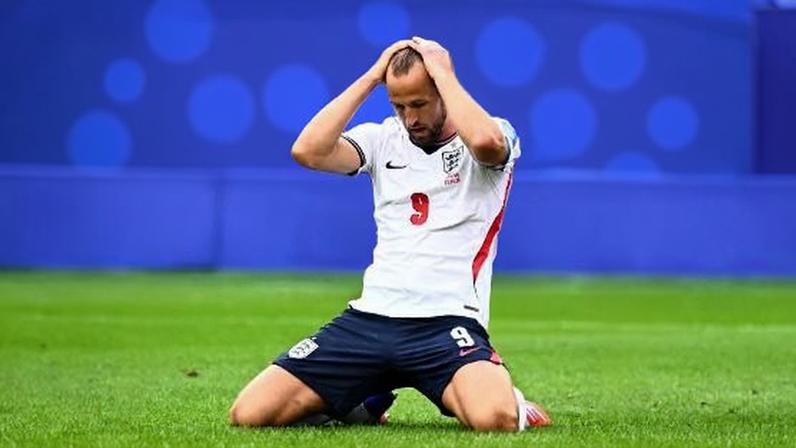 Kane lamenta a chance desperdiçada na partida contra Gana na Copa do Mundo