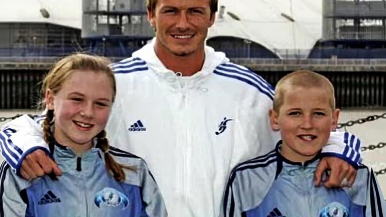 Harry Kane com a futura esposa, Katie Goodland, e o ídoloBeckham — Foto: reprodução / Instagram