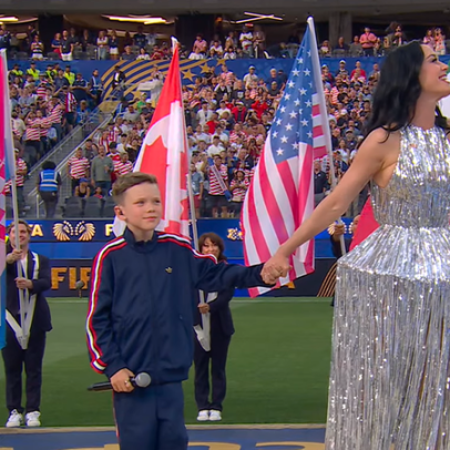 Menino que cantou com Katy Perry na abertura da Copa é identificado