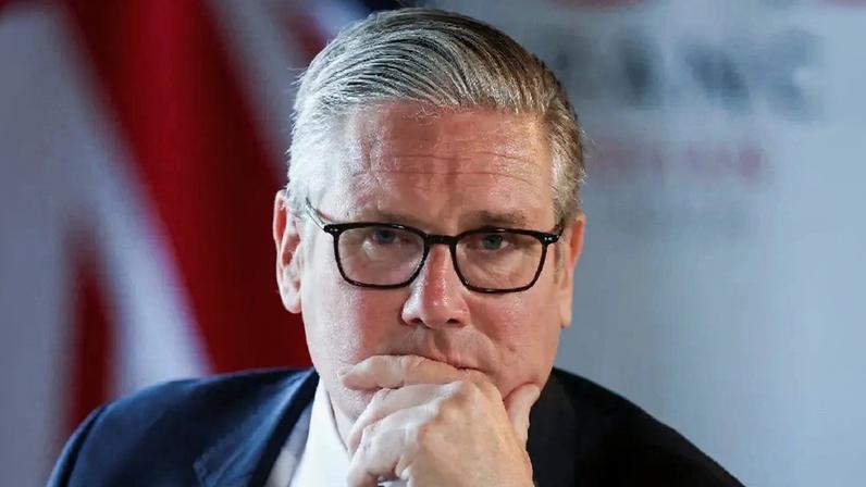 O primeiro-ministro do Reino Unido, Keir Starmer (Trabalhistas), durante reunião da Cúpula do G7 na França, em 17 de junho de 2026 (ISABEL INFANTES/POOL/AFP)