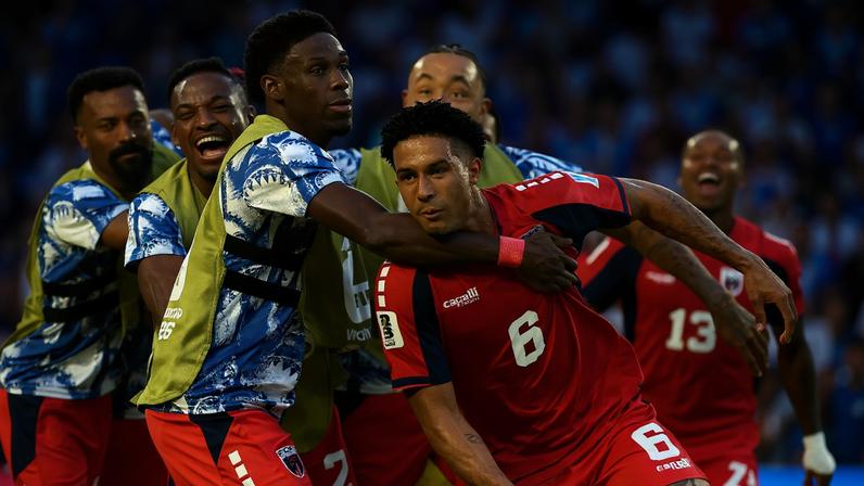 Cabo Verde comemorando gol